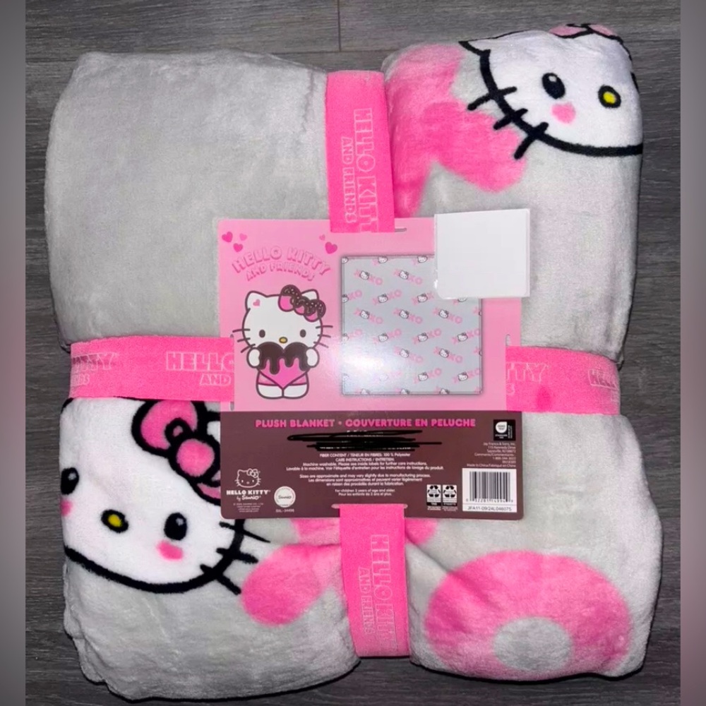 NEW! Hello Kitty XOXO gray pink Valentine’s blanket Twin 60”x90”